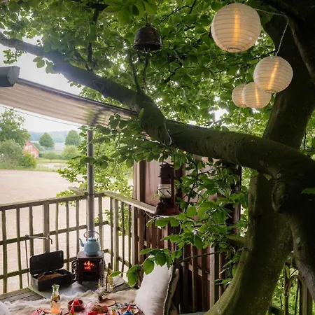 Treehouse Escape Camping *