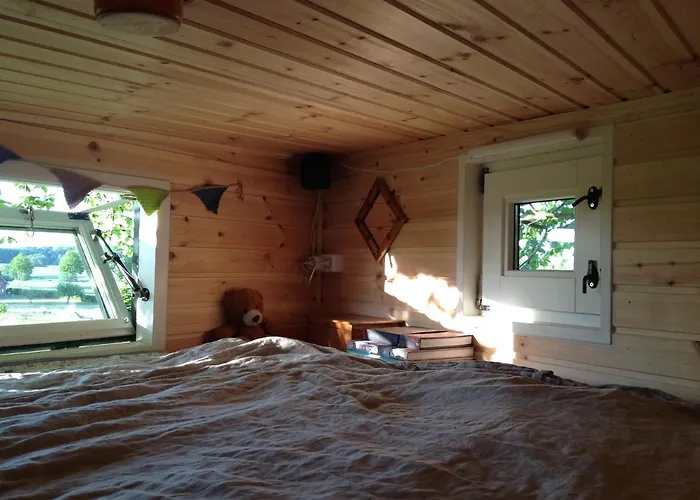 Κάμπινγκ Treehouse Escape