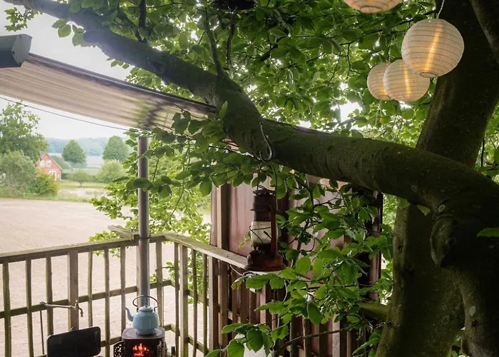 Treehouse Escape Κάμπινγκ *